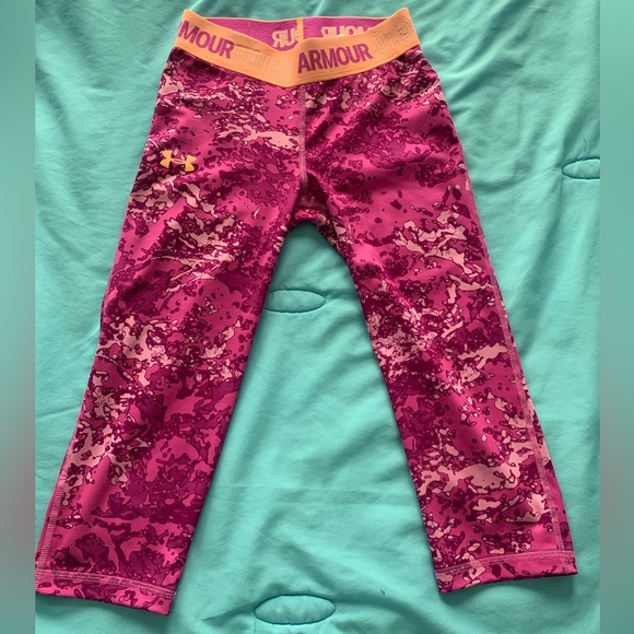 Under Armour Other - UNDER ARMOUR activewear crop bottom size Medium